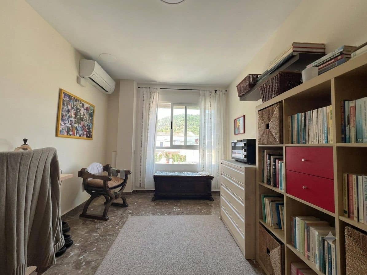 3 bedroom Flat for sale in Pedreguer with garage - € 215,000 (Ref: 9911988)