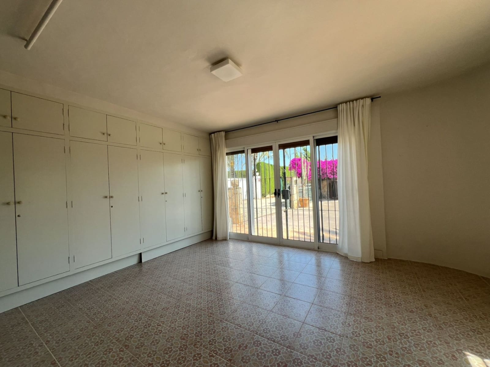 7 bedroom Villa for sale in Pedreguer with pool garage - € 550,000 (Ref: 9911989)