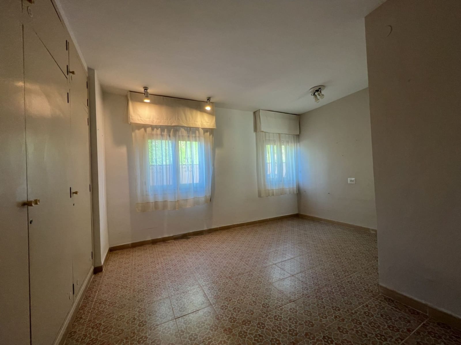 7 bedroom Villa for sale in Pedreguer with pool garage - € 550,000 (Ref: 9911989)