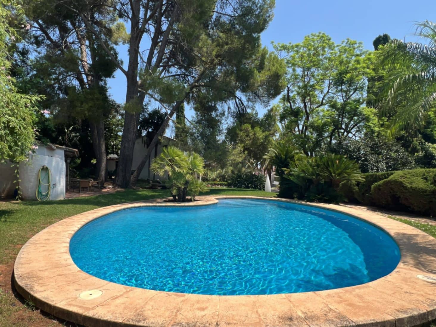 Villa til salg i Pego med swimmingpool - € 950.000 (Ref: 9991504)