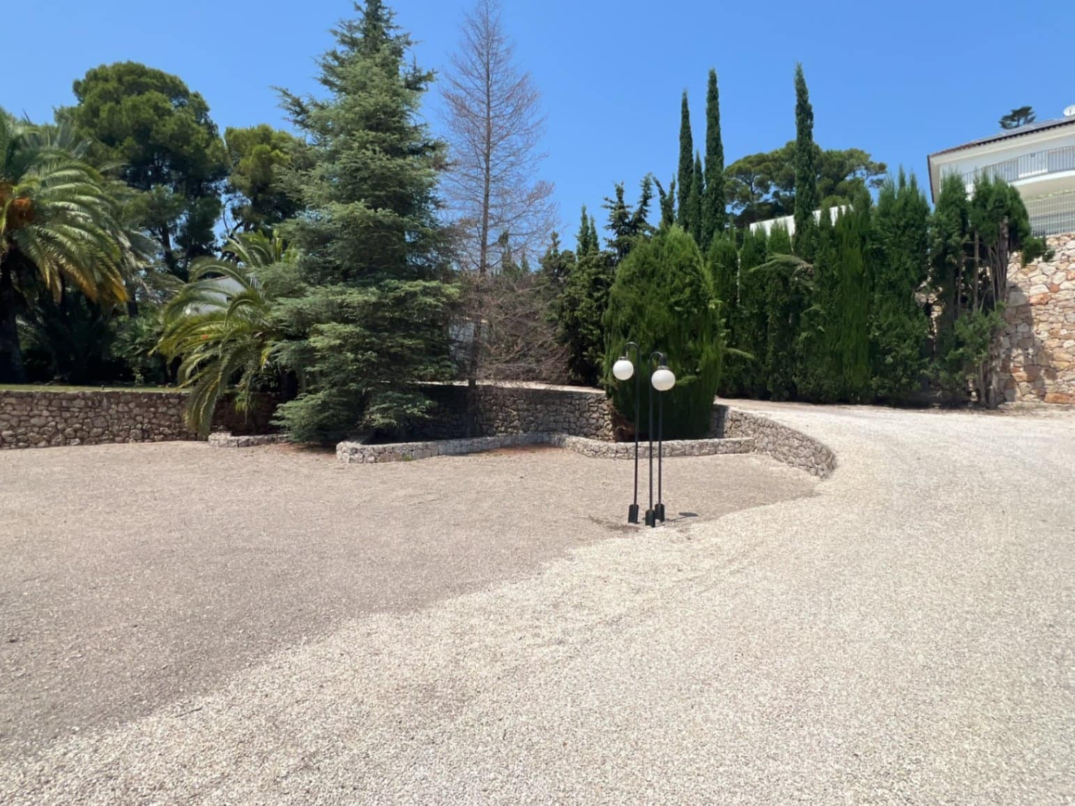Villa til salg i Pego med swimmingpool - € 950.000 (Ref: 9991504)