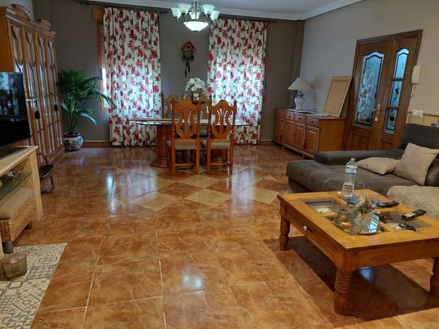 4 Zimmer Haus zu verkaufen in Quesada mit Garage - 220.000 € (Ref: 9462741)