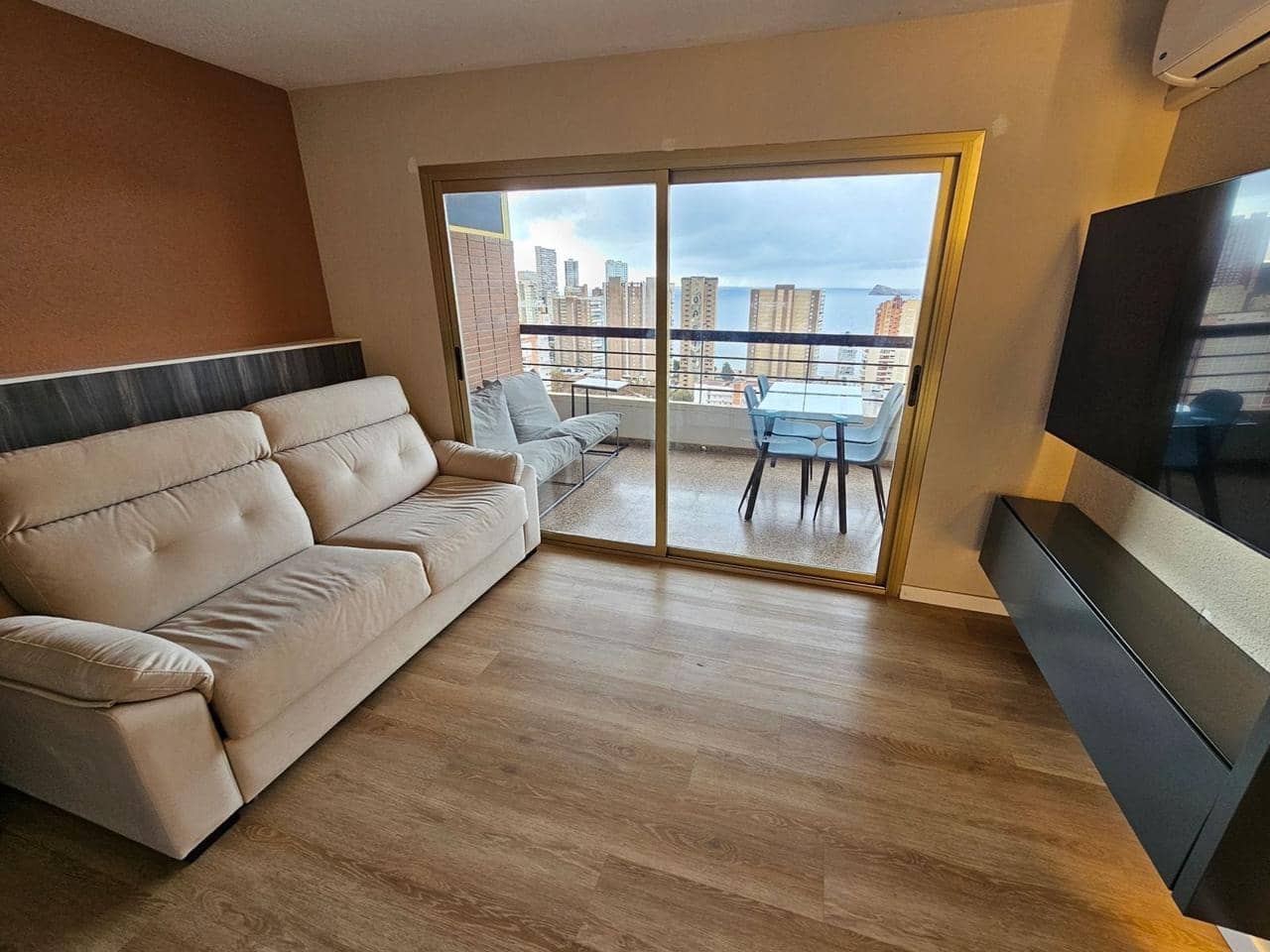 Wohnung zu verkaufen in Benidorm mit Pool Garage - 185.000 € (Ref: 10021383)