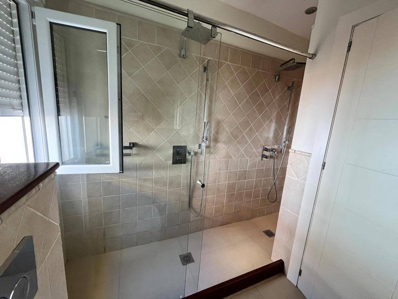 6 bedroom Villa for sale in La Manga del Mar Menor with garage - € 890,000 (Ref: 10024600)