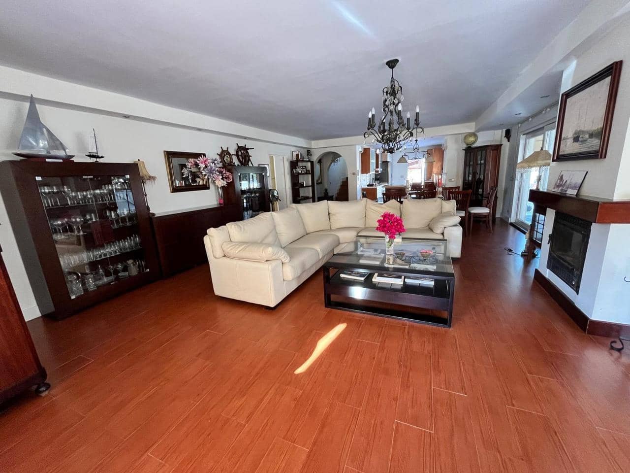 6 bedroom Villa for sale in La Manga del Mar Menor with garage - € 890,000 (Ref: 10024600)