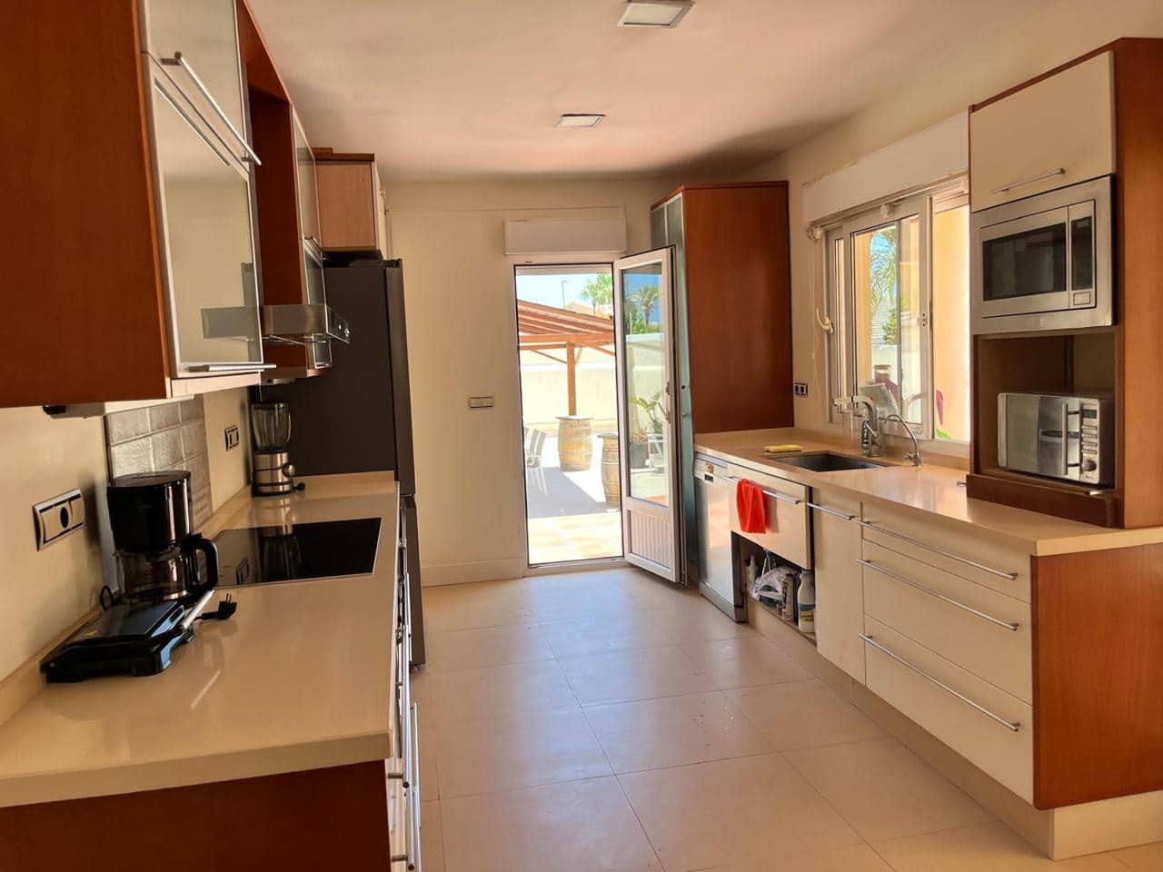 6 bedroom Villa for sale in La Manga del Mar Menor with garage - € 890,000 (Ref: 10024600)
