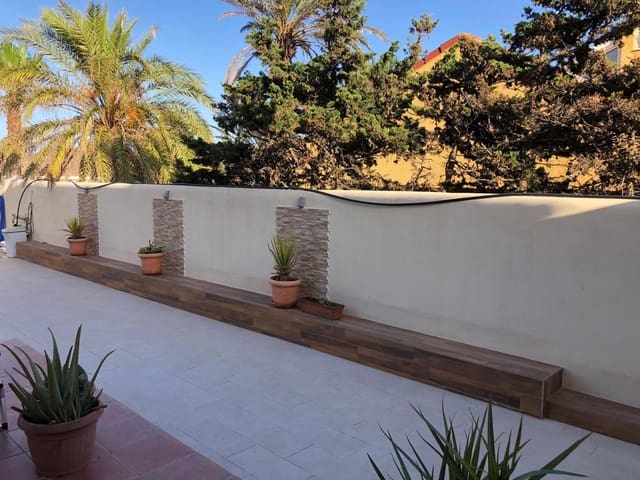6 bedroom Villa for sale in La Manga del Mar Menor with garage - € 890,000 (Ref: 10024600)