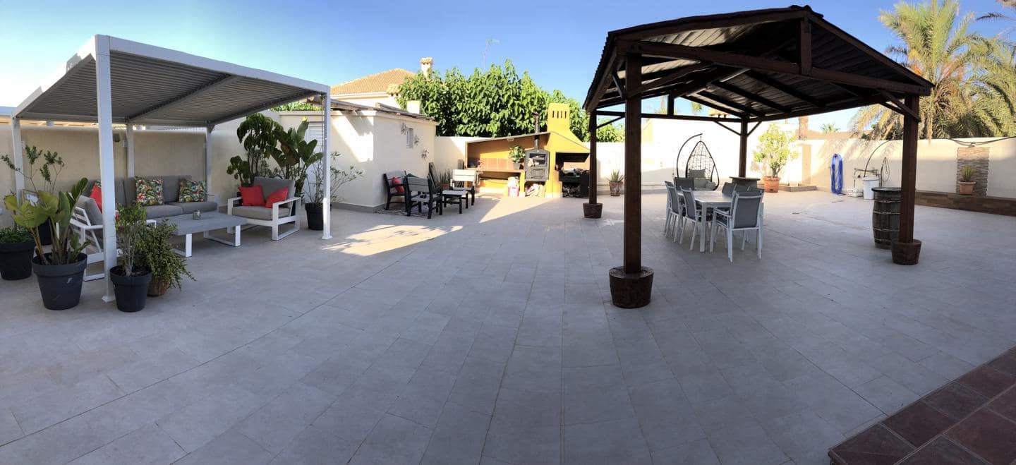 6 bedroom Villa for sale in La Manga del Mar Menor with garage - € 890,000 (Ref: 10024600)