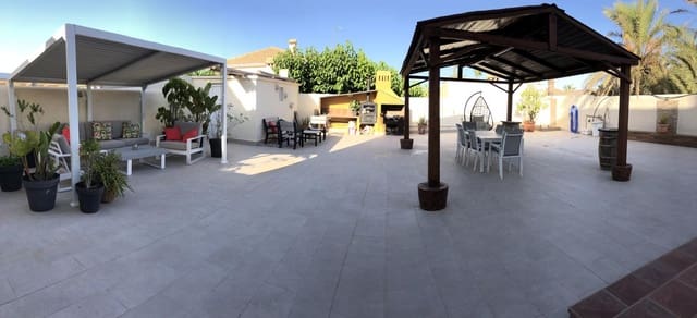 6 bedroom Villa for sale in La Manga del Mar Menor with garage - € 890,000 (Ref: 10024600)