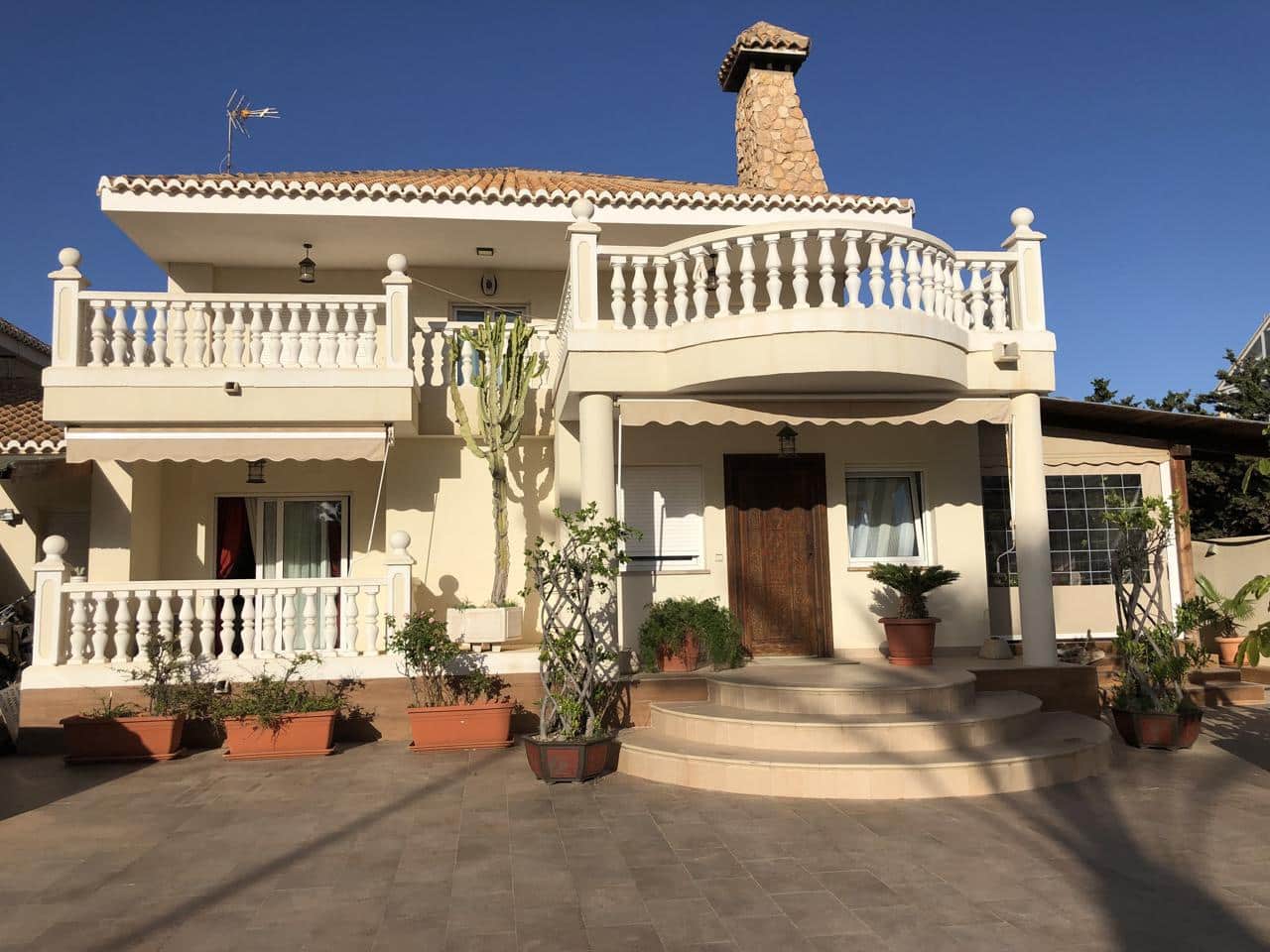 6 bedroom Villa for sale in La Manga del Mar Menor with garage - € 890,000 (Ref: 10024600)