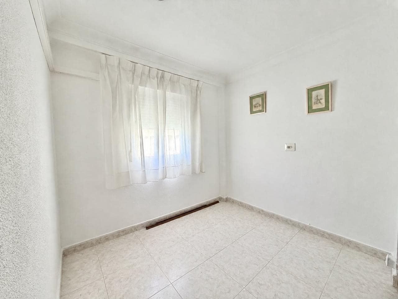 2 soverom Leilighet til leie i Benidorm med svømmebasseng garasje - € 950 (Ref: 10030912)