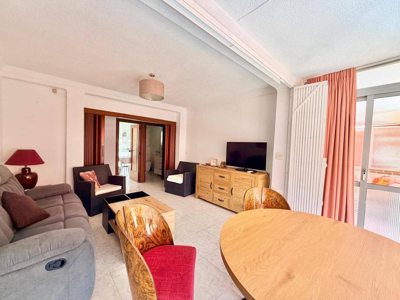 2 soverom Leilighet til leie i Benidorm med svømmebasseng garasje - € 950 (Ref: 10030912)