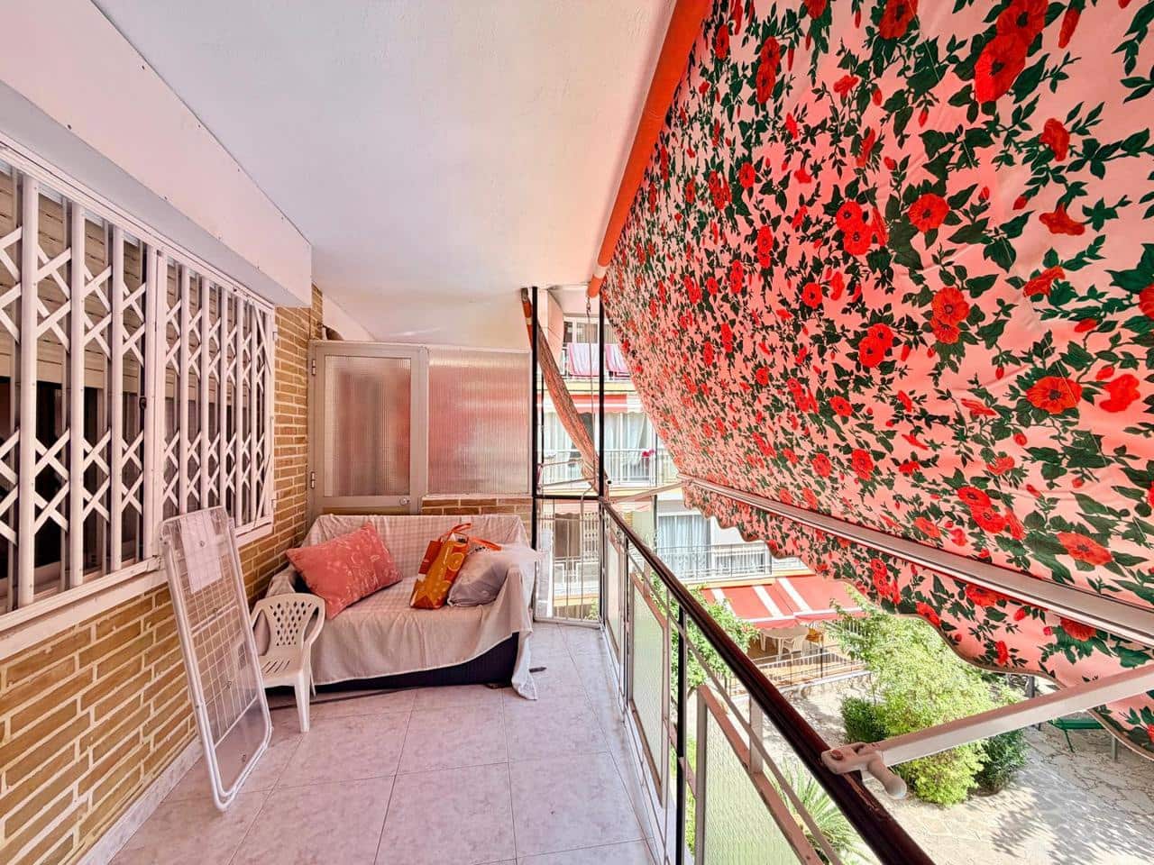 2 soverom Leilighet til leie i Benidorm med svømmebasseng garasje - € 950 (Ref: 10030912)