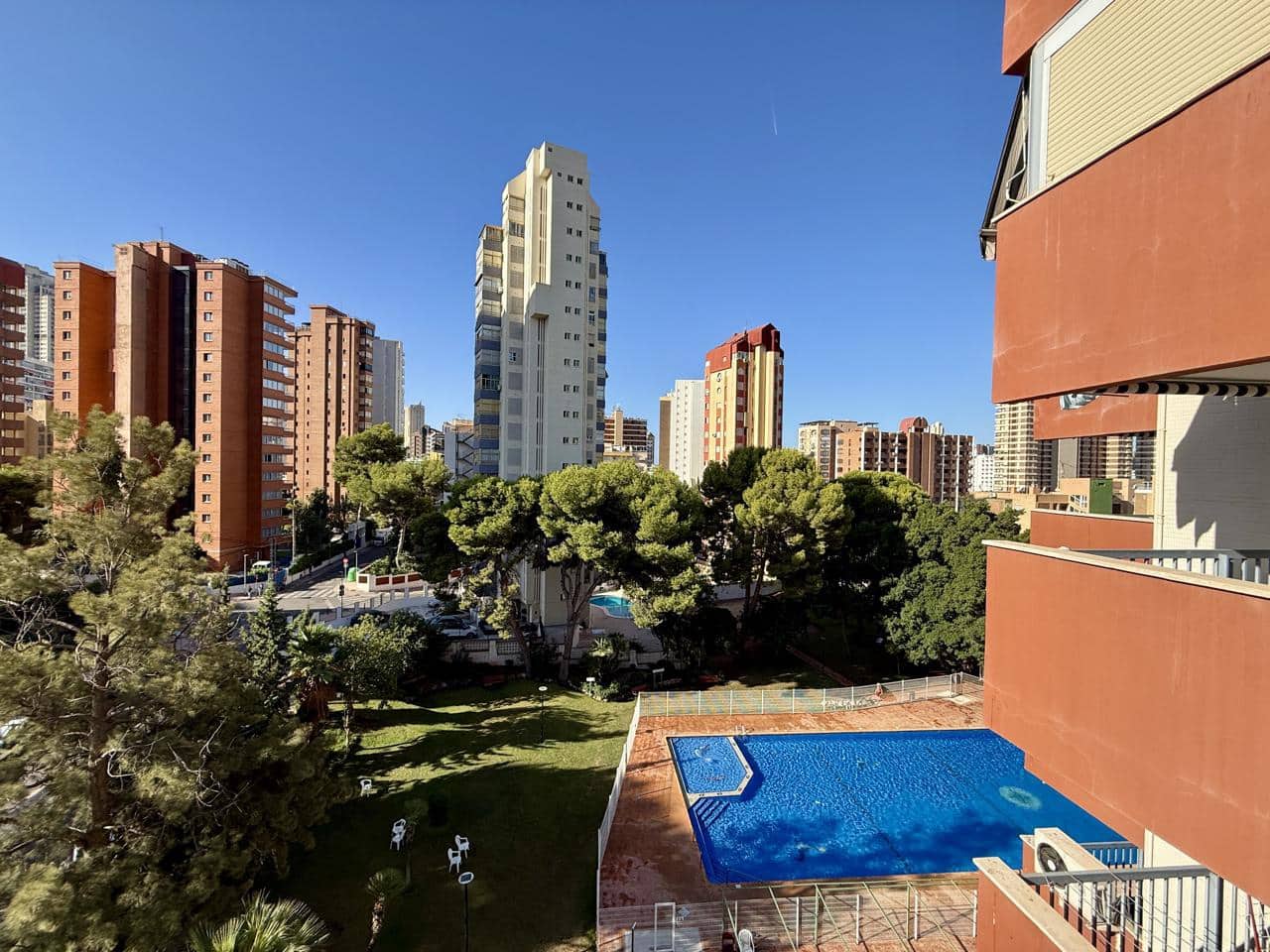 2 makuuhuone Asunto myytävänä paikassa Benidorm mukana uima-altaan - 210 000 € (Ref: 10041848)
