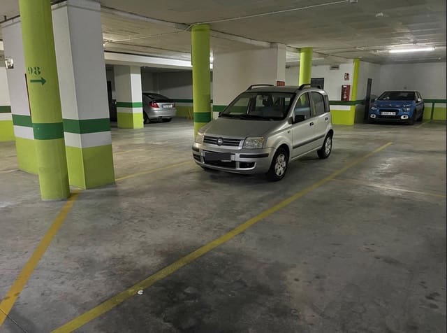 Garage till salu i Poniente, Benidorm - 28 000 € (Ref: 10045862)