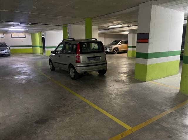 Garage till salu i Poniente, Benidorm - 28 000 € (Ref: 10045862)