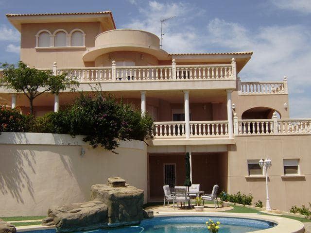 7 slaapkamer Villa te koop in Colonia Madrid, Benidorm met zwembad - € 1.635.000 (Ref: 5086476)