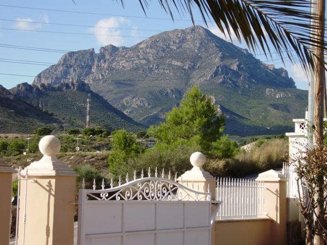 7 slaapkamer Villa te koop in Colonia Madrid, Benidorm met zwembad - € 1.635.000 (Ref: 5086476)