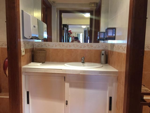 1 bedroom Business for sale in Playa Poniente, Benidorm with garage - € 265,000 (Ref: 5086855)