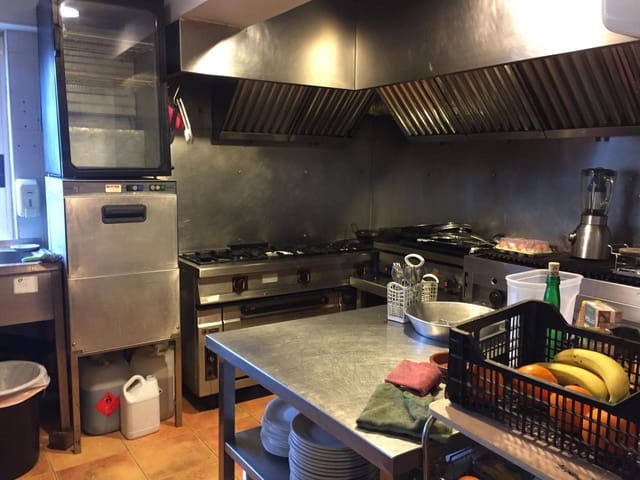 1 bedroom Business for sale in Playa Poniente, Benidorm with garage - € 265,000 (Ref: 5086855)