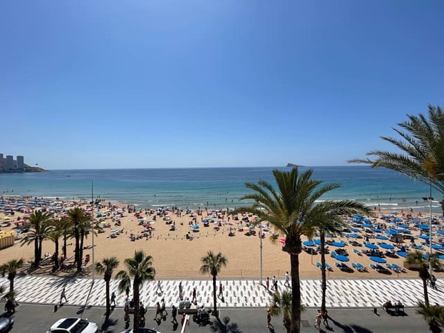 3 bedroom Flat for sale in Levante, Benidorm with garage - € 590,000 (Ref: 7344591)