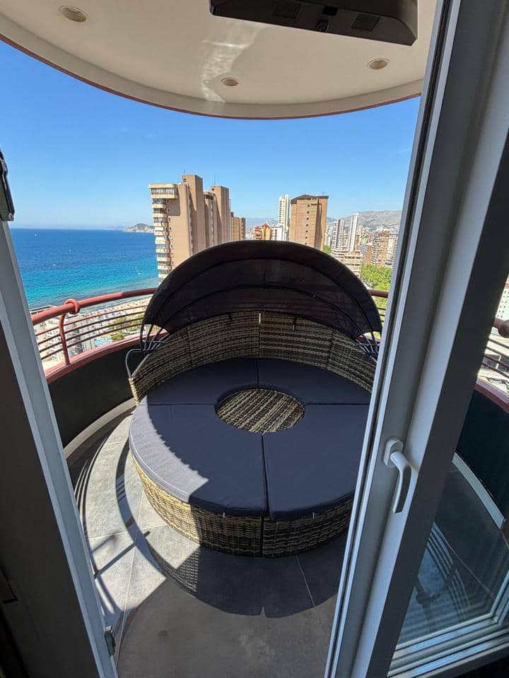 Flat for sale in Benidorm with pool garage - € 231,000 (Ref: 8271602)