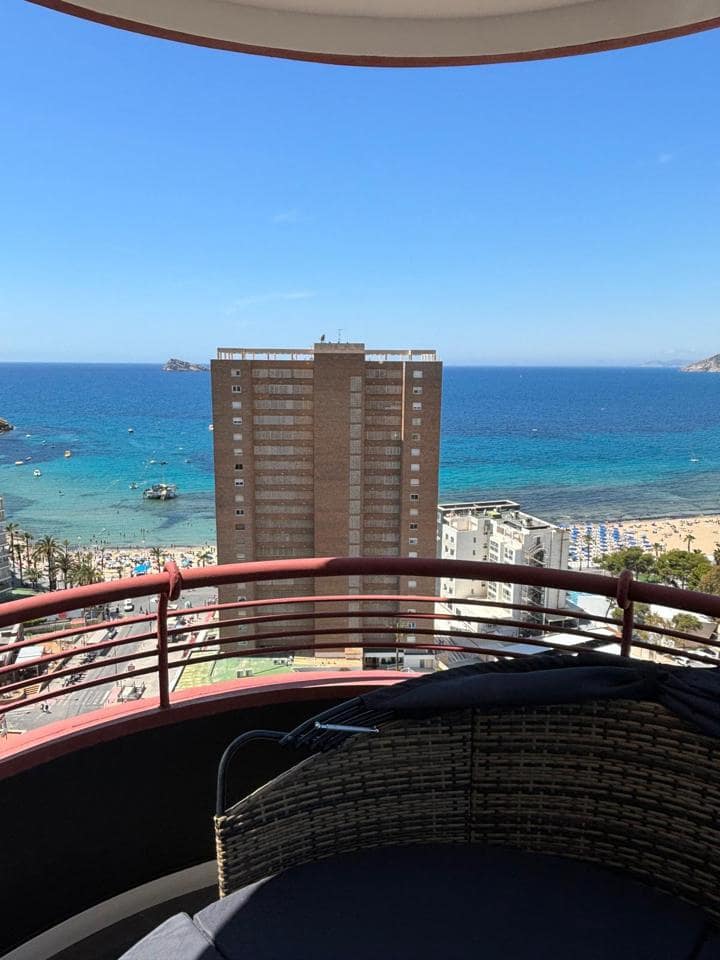 Flat for sale in Benidorm with pool garage - € 231,000 (Ref: 8271602)