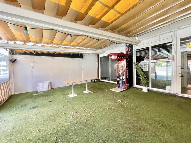 1 bedroom Business for sale in Levante, Benidorm - € 300,000 (Ref: 8418352)