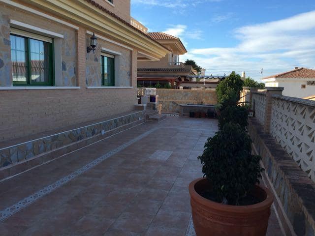 8 soverom Villa til salgs i Benidorm med svømmebasseng garasje - € 970 000 (Ref: 8541012)