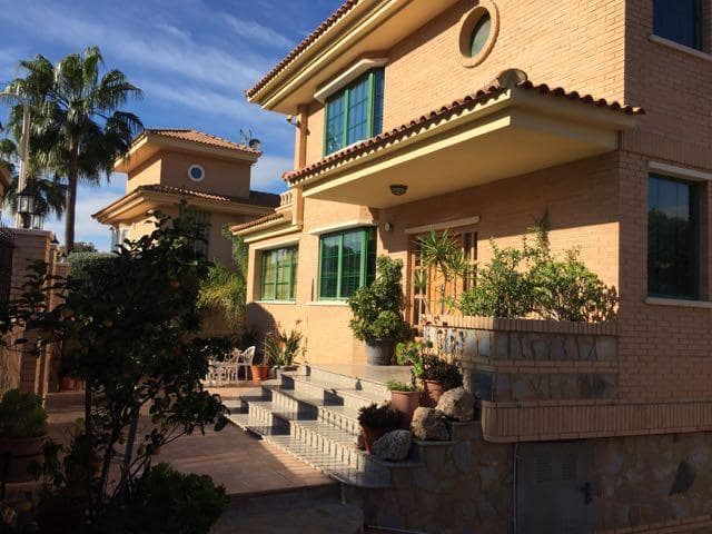 8 soverom Villa til salgs i Benidorm med svømmebasseng garasje - € 970 000 (Ref: 8541012)