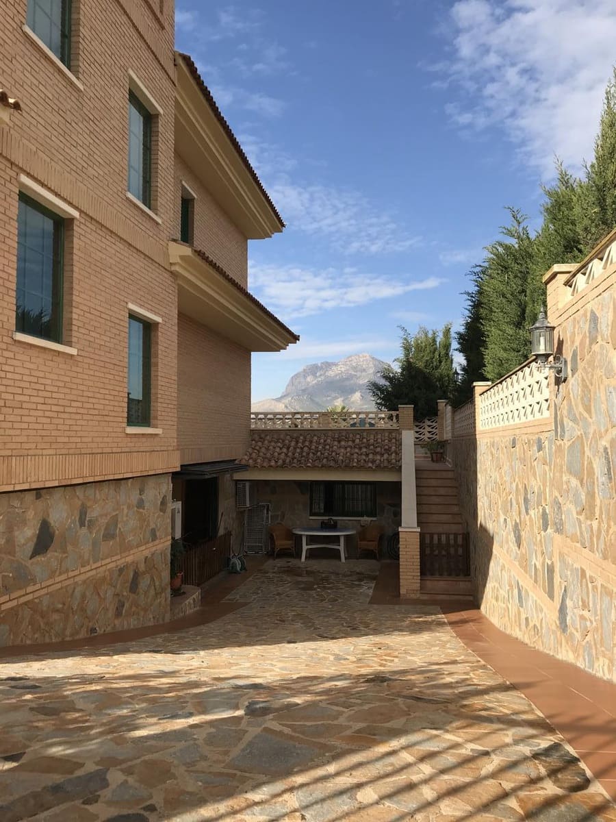 8 soverom Villa til salgs i Benidorm med svømmebasseng garasje - € 970 000 (Ref: 8541012)