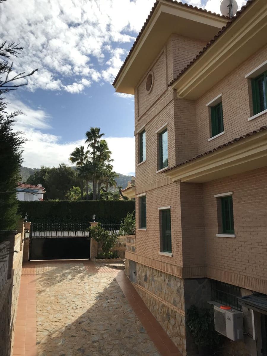 8 soverom Villa til salgs i Benidorm med svømmebasseng garasje - € 970 000 (Ref: 8541012)