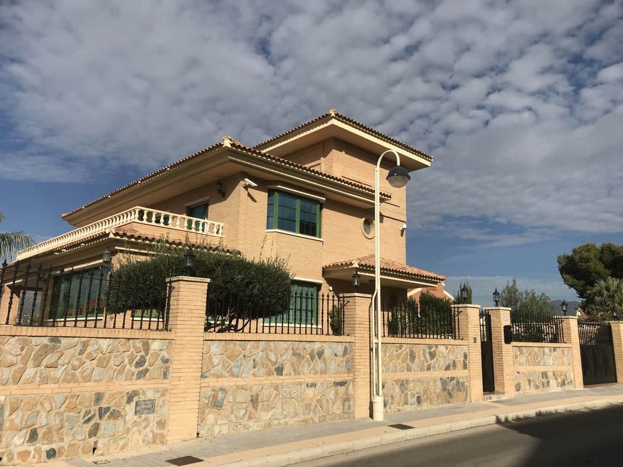 8 soverom Villa til salgs i Benidorm med svømmebasseng garasje - € 970 000 (Ref: 8541012)