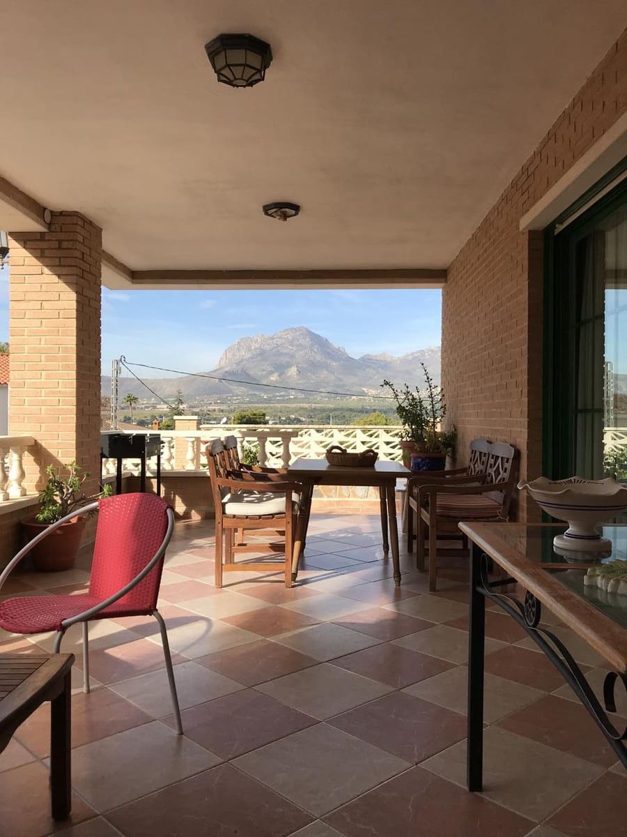 8 soverom Villa til salgs i Benidorm med svømmebasseng garasje - € 970 000 (Ref: 8541012)