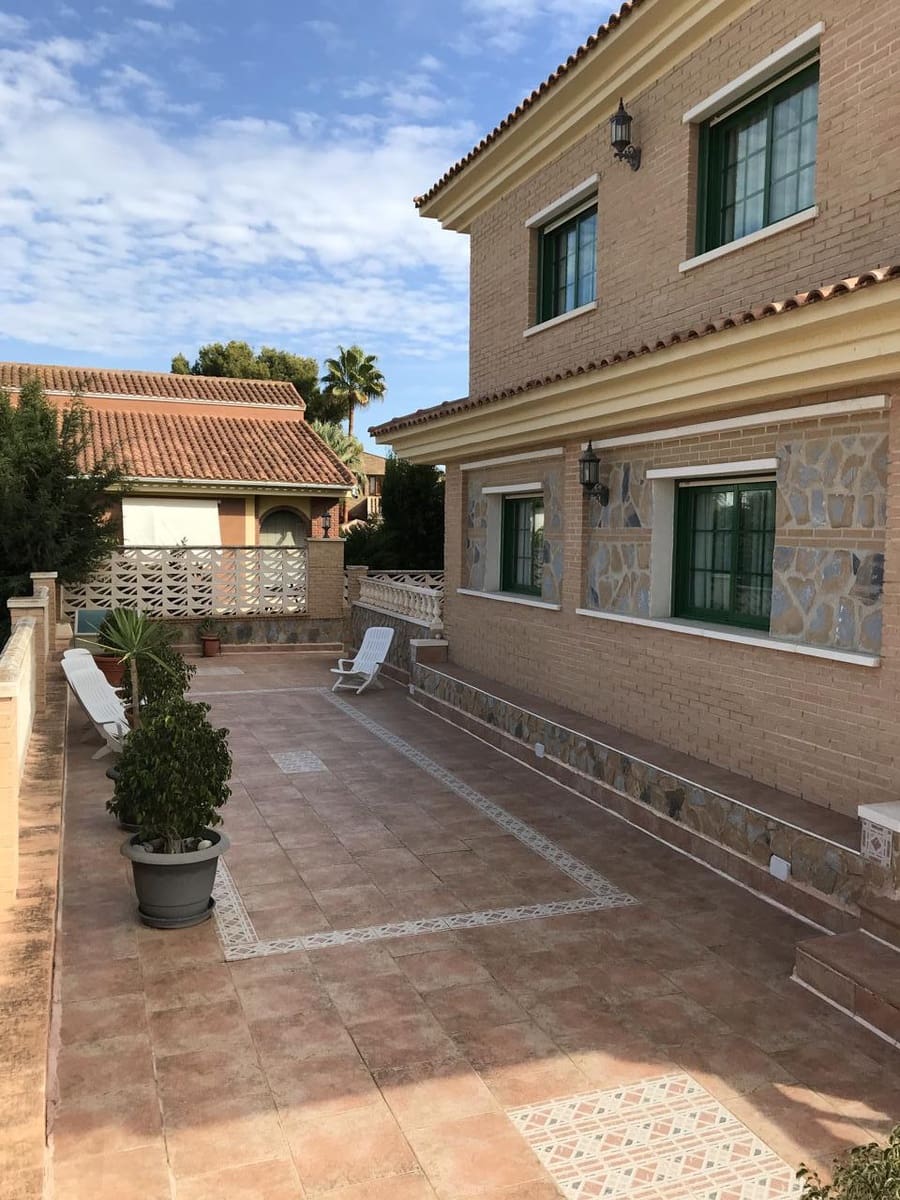 8 soverom Villa til salgs i Benidorm med svømmebasseng garasje - € 970 000 (Ref: 8541012)