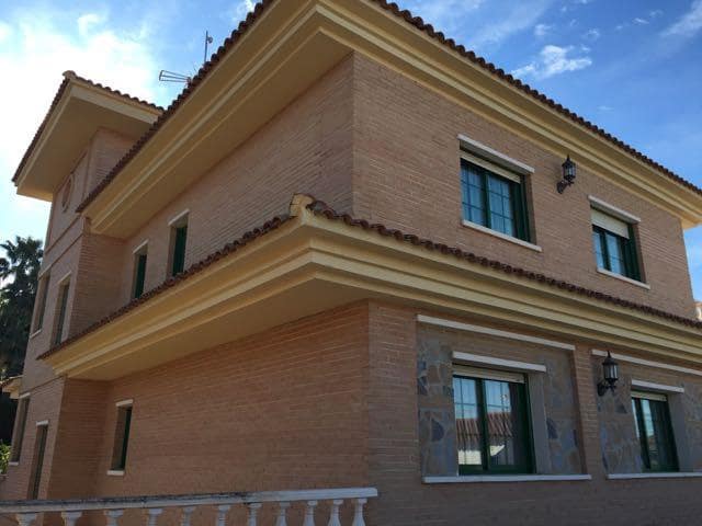 8 makuuhuone Huvila myytävänä paikassa Sierra Helada, Benidorm mukana uima-altaan 
autotalli - 970 000 € (Ref: 8541012)