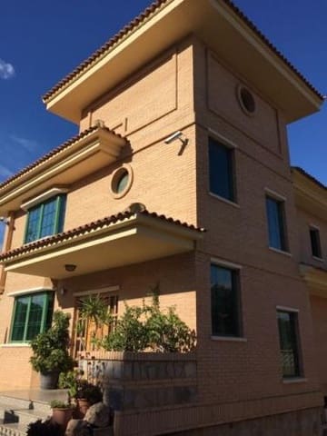 8 makuuhuone Huvila myytävänä paikassa Sierra Helada, Benidorm mukana uima-altaan 
autotalli - 970 000 € (Ref: 8541012)