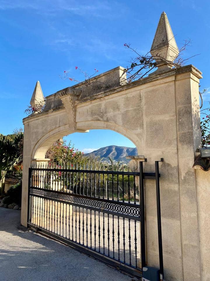 5 soveværelse Villa til salg i Alfaz del Pi / L'Alfas del Pi med swimmingpool garage - € 1.750.000 (Ref: 8848124)