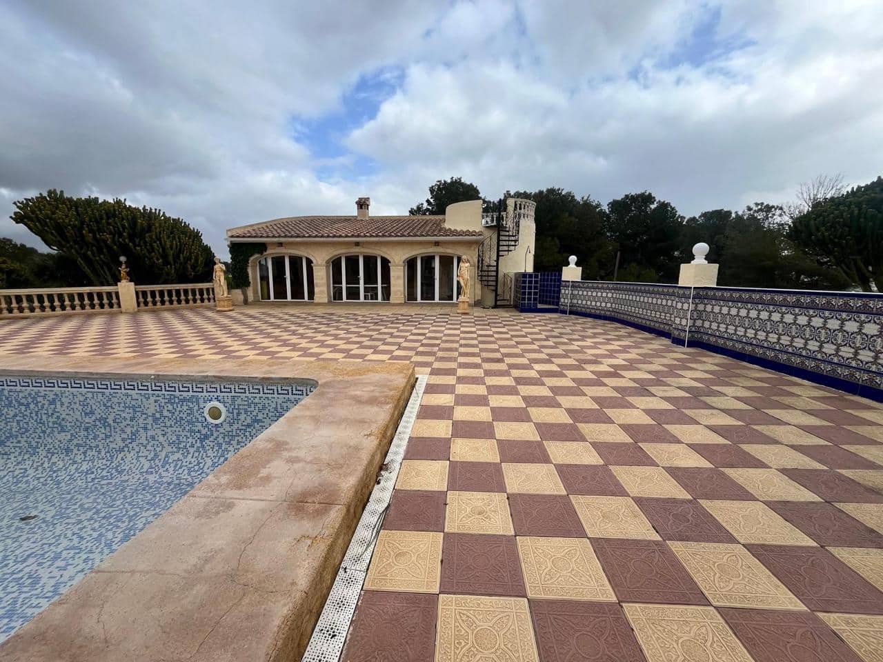 5 soveværelse Villa til salg i Alfaz del Pi / L'Alfas del Pi med swimmingpool garage - € 1.750.000 (Ref: 8848124)