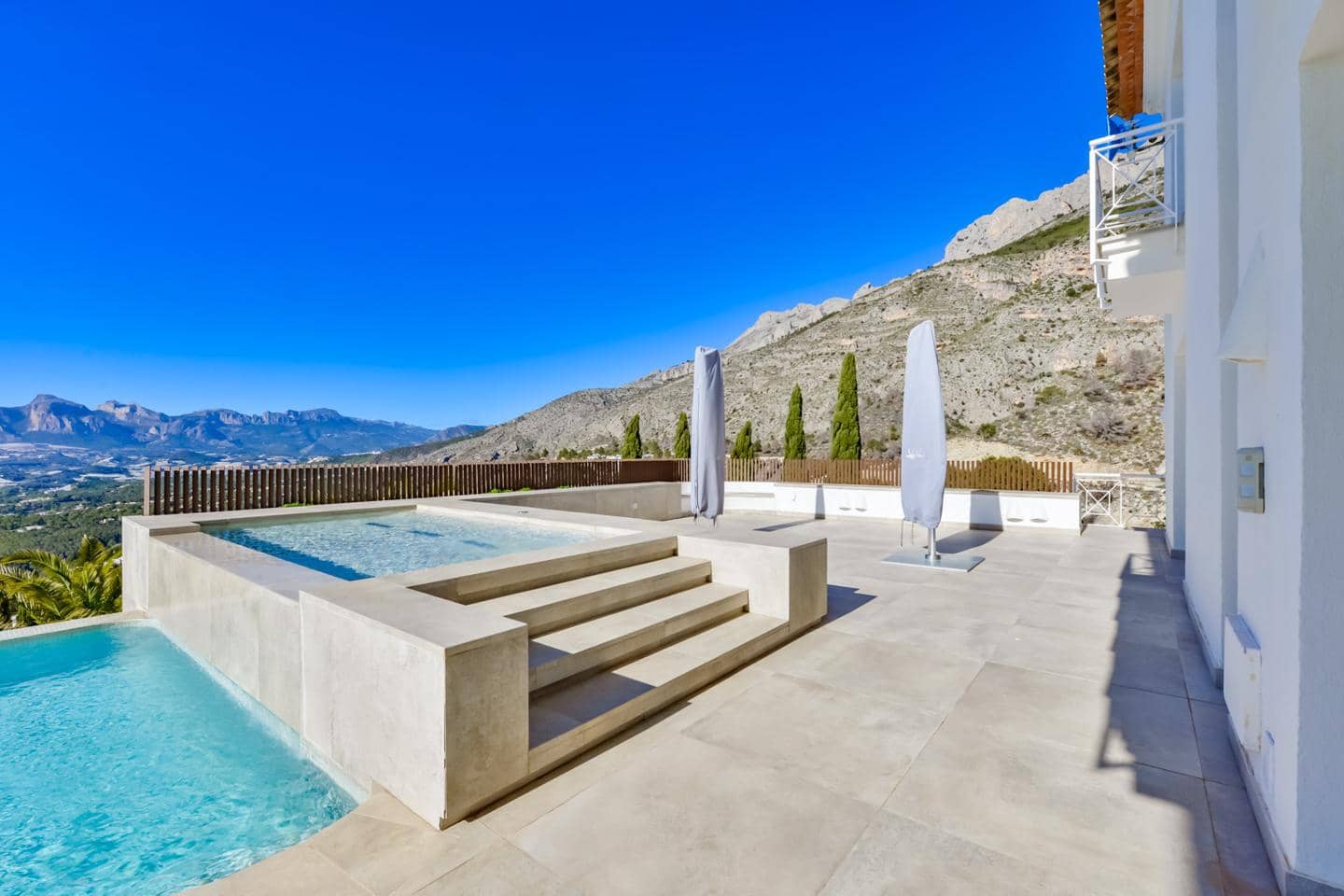8 bedroom Villa for sale in Altea with pool garage - € 2,650,000 (Ref: 8868290)