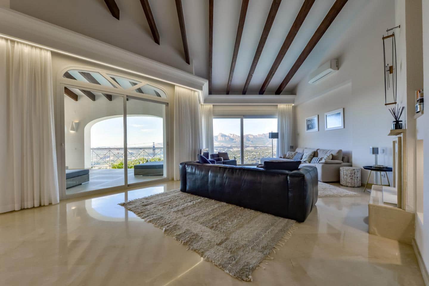 8 bedroom Villa for sale in Altea with pool garage - € 2,650,000 (Ref: 8868290)