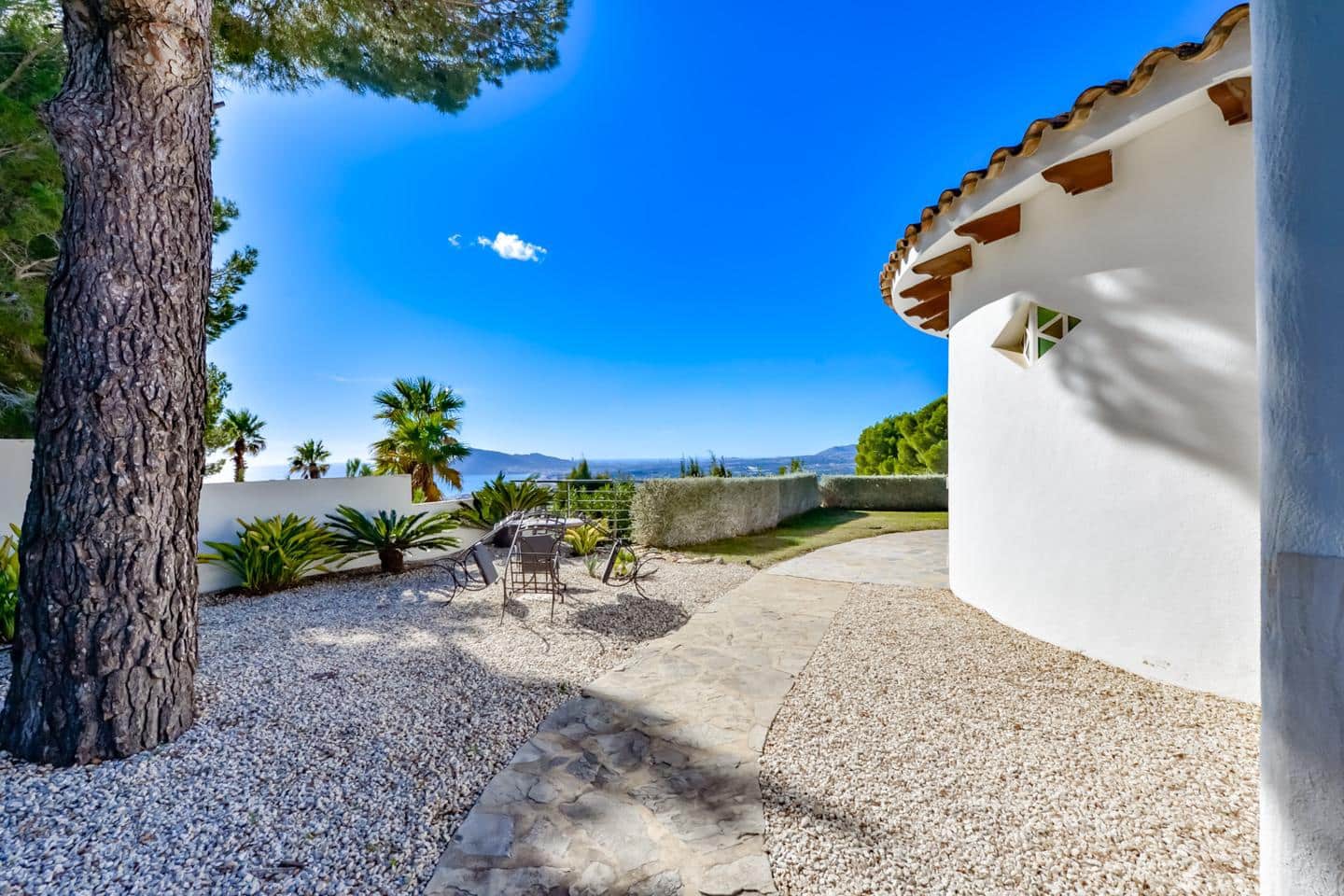 8 bedroom Villa for sale in Altea with pool garage - € 2,650,000 (Ref: 8868290)