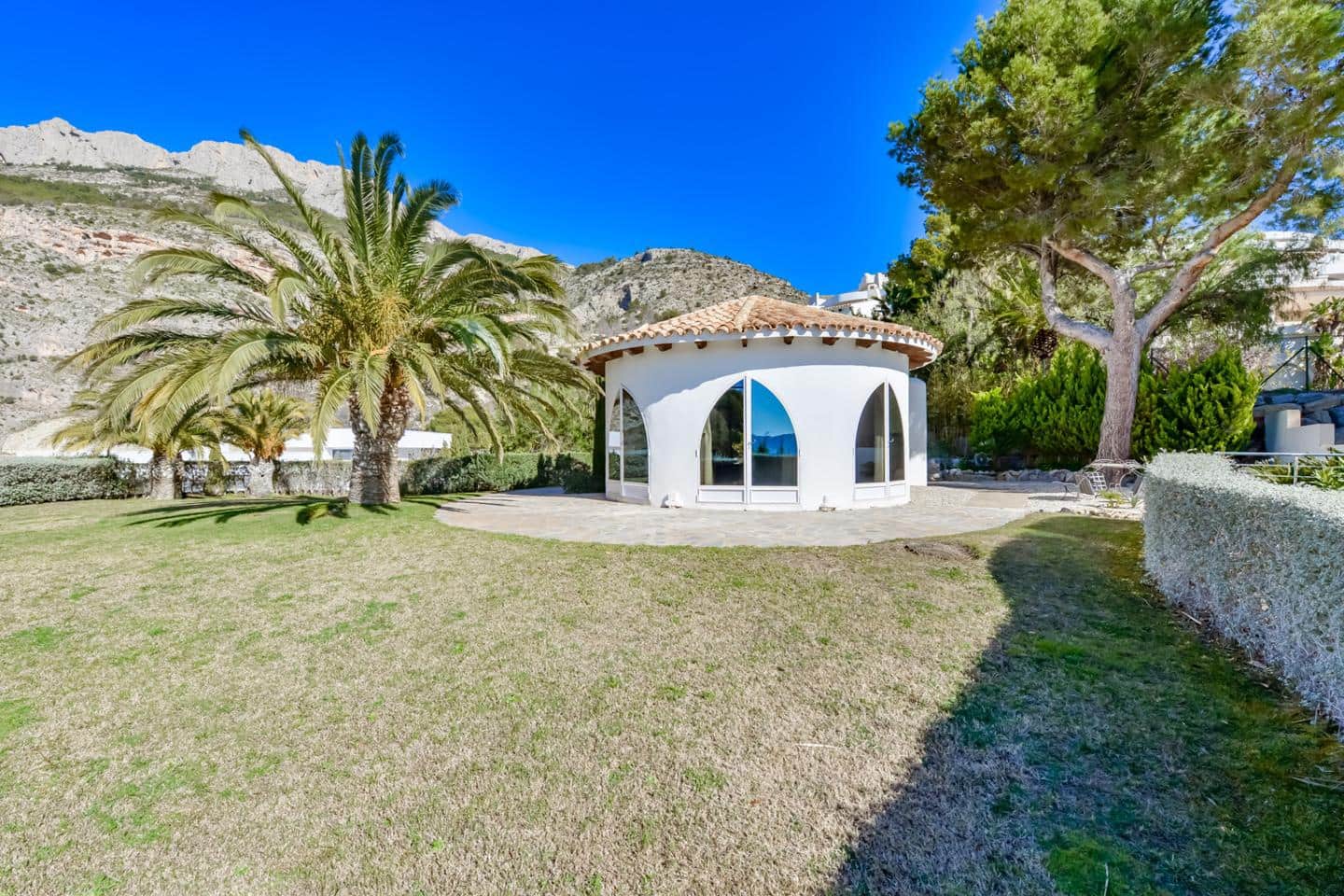 8 bedroom Villa for sale in Altea with pool garage - € 2,650,000 (Ref: 8868290)