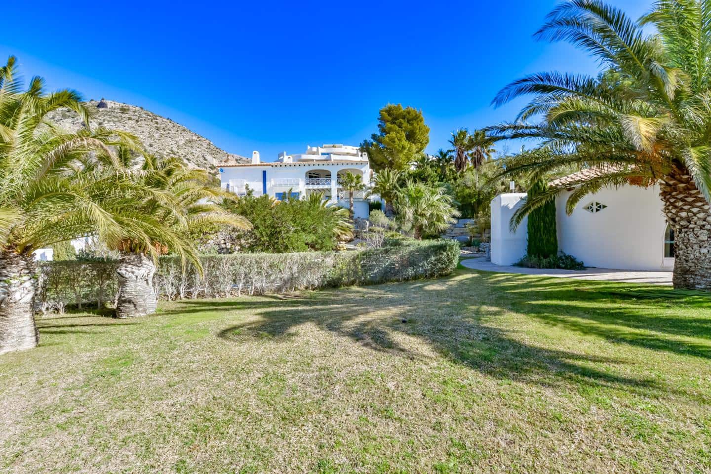 8 bedroom Villa for sale in Altea with pool garage - € 2,650,000 (Ref: 8868290)