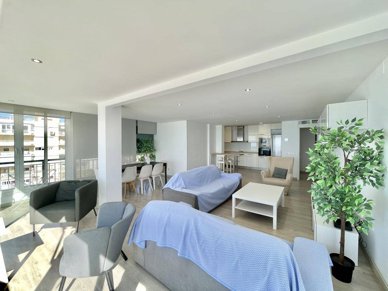 3 soveværelse Lejlighed til salg i Benidorm med garage - € 695.000 (Ref: 8935878)