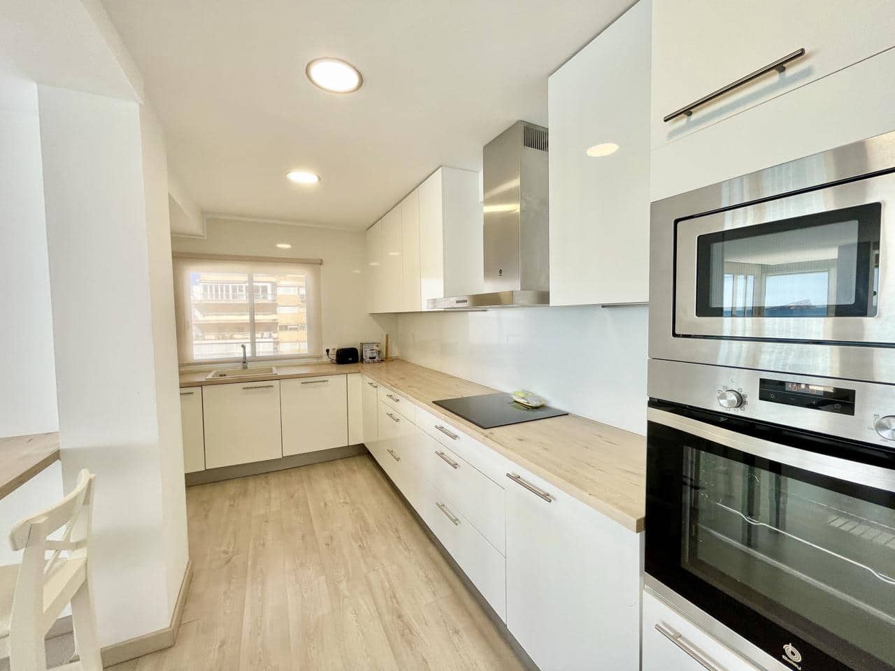 3 soveværelse Lejlighed til salg i Benidorm med garage - € 695.000 (Ref: 8935878)