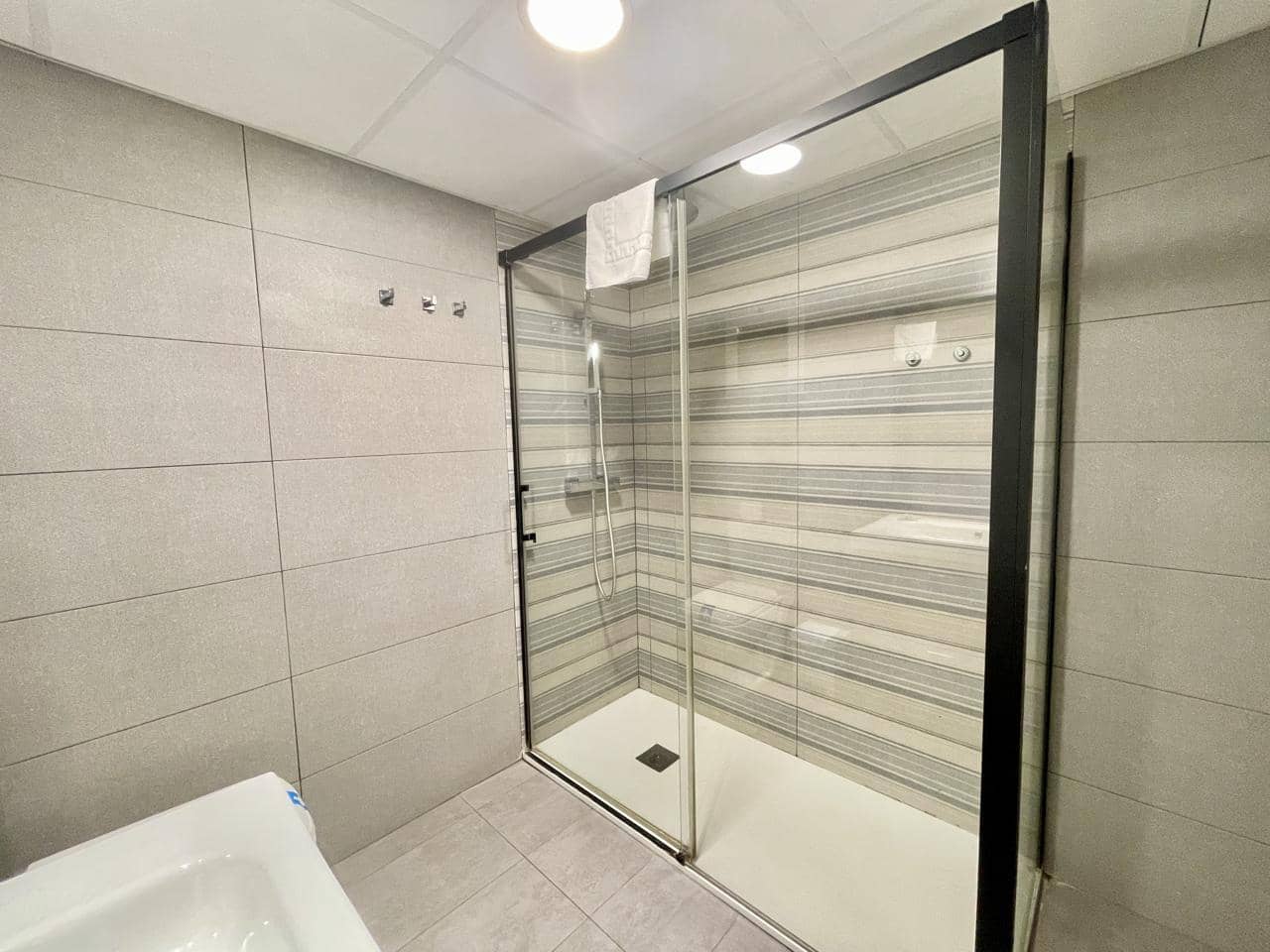 3 soveværelse Lejlighed til salg i Benidorm med garage - € 695.000 (Ref: 8935878)