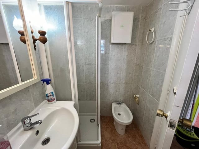 2 makuuhuone Asunto myytävänä paikassa Juzgados - Plaza de Toros, Benidorm mukana uima-altaan 
autotalli - 180 000 € (Ref: 8945099)