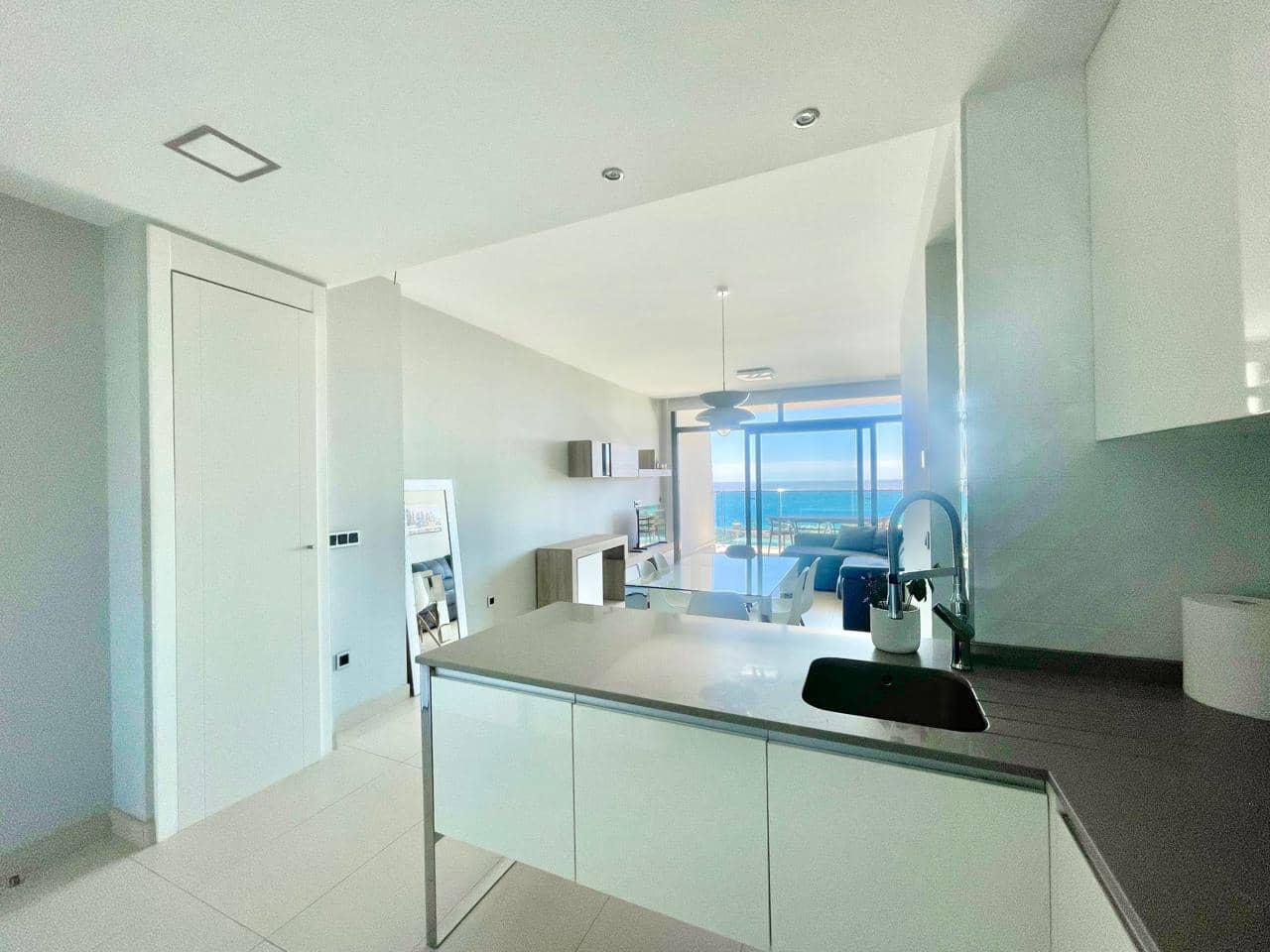 Piso de 2 habitaciones en Benidorm en venta con piscina garaje - 620.000 € (Ref: 8960710)