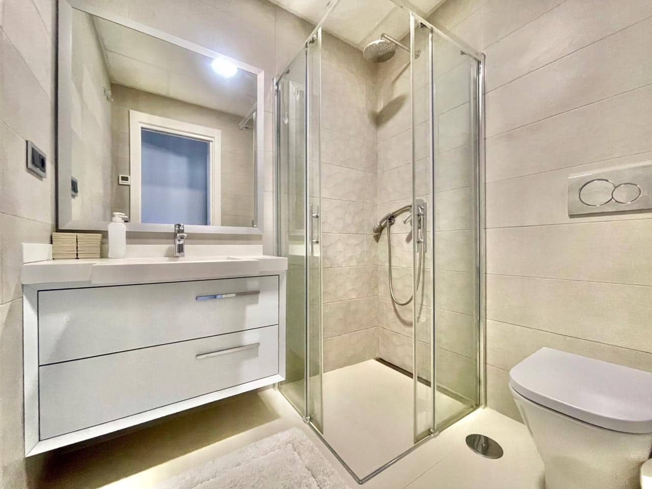 Piso de 2 habitaciones en Benidorm en venta con piscina garaje - 620.000 € (Ref: 8960710)